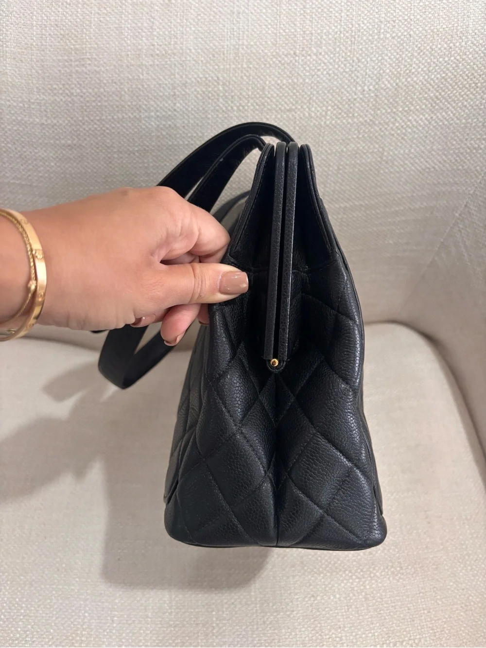 Authentic CHANEL kiss lock black caviar leather shoulder bag 24k hardware